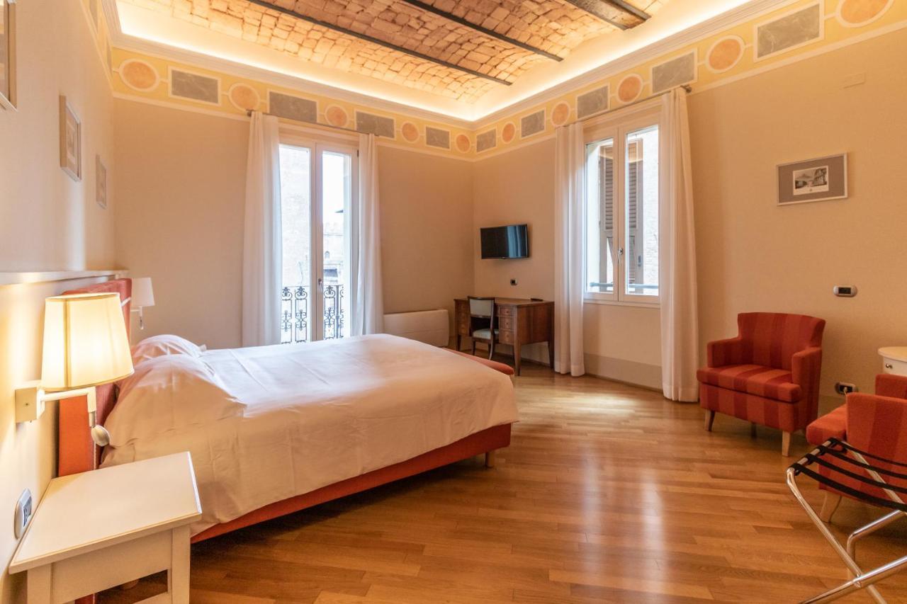 Casa Isolani Luxury Rooms Piazza Maggiore โบโลญญา ภายนอก รูปภาพ