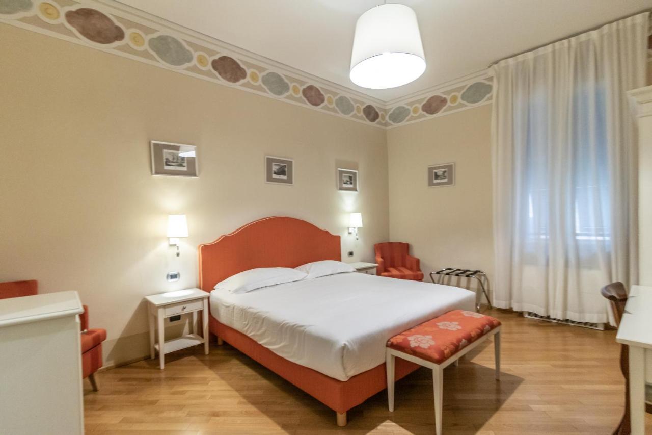 Casa Isolani Luxury Rooms Piazza Maggiore โบโลญญา ภายนอก รูปภาพ