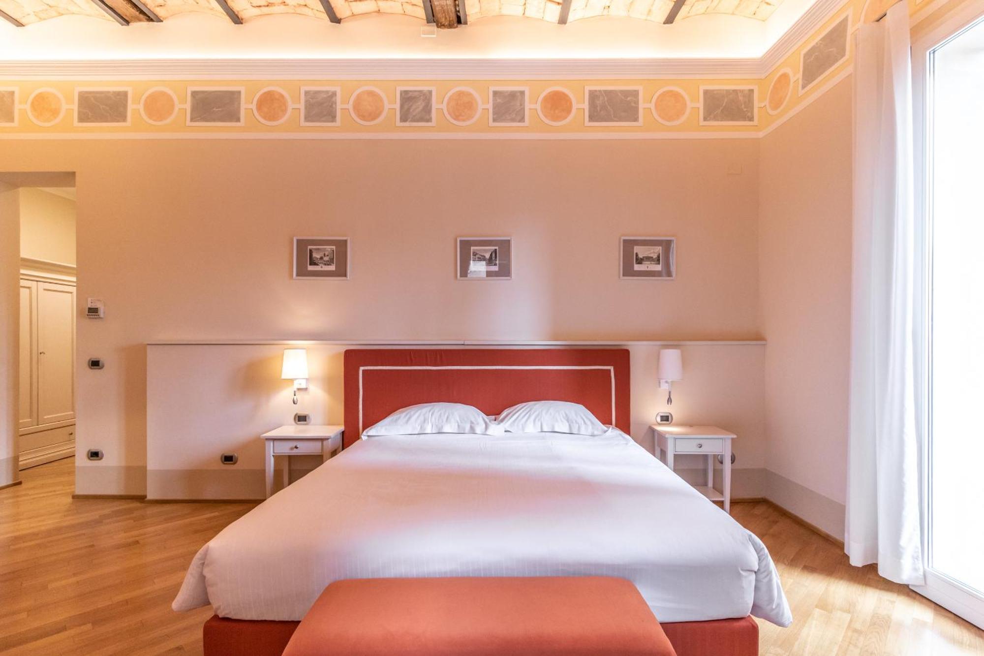 Casa Isolani Luxury Rooms Piazza Maggiore โบโลญญา ภายนอก รูปภาพ