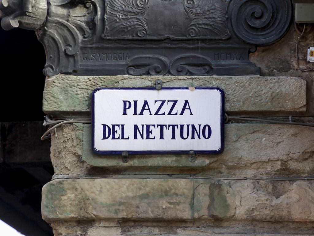 Casa Isolani Luxury Rooms Piazza Maggiore โบโลญญา ภายนอก รูปภาพ