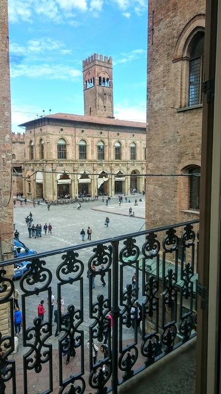 Casa Isolani Luxury Rooms Piazza Maggiore โบโลญญา ภายนอก รูปภาพ