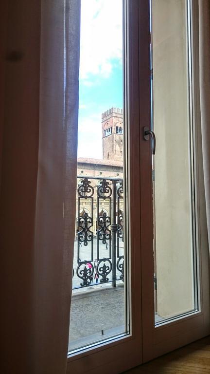 Casa Isolani Luxury Rooms Piazza Maggiore โบโลญญา ภายนอก รูปภาพ