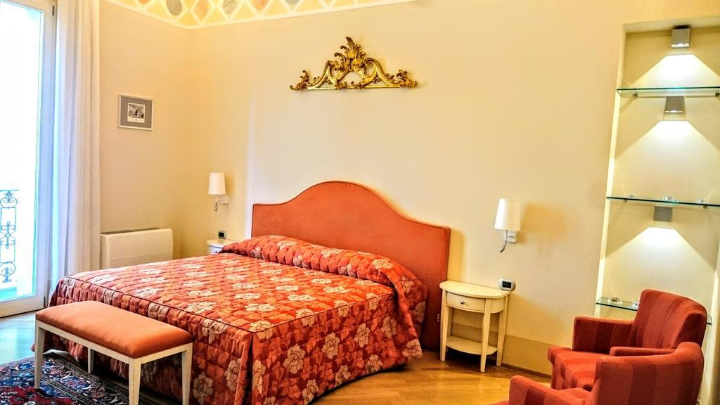 Casa Isolani Luxury Rooms Piazza Maggiore โบโลญญา ภายนอก รูปภาพ