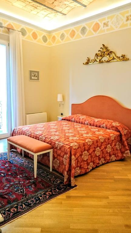 Casa Isolani Luxury Rooms Piazza Maggiore โบโลญญา ภายนอก รูปภาพ