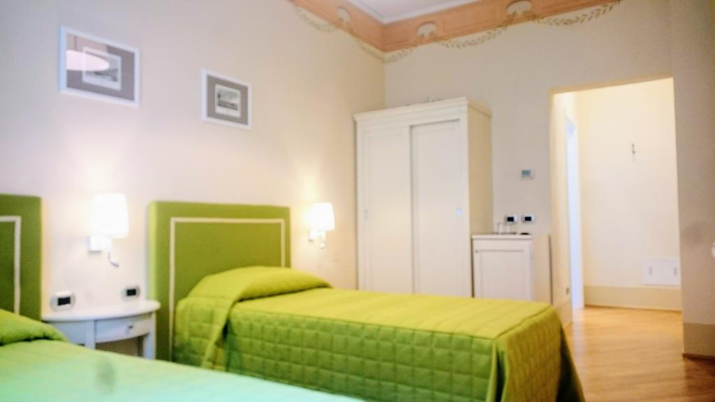 Casa Isolani Luxury Rooms Piazza Maggiore โบโลญญา ภายนอก รูปภาพ