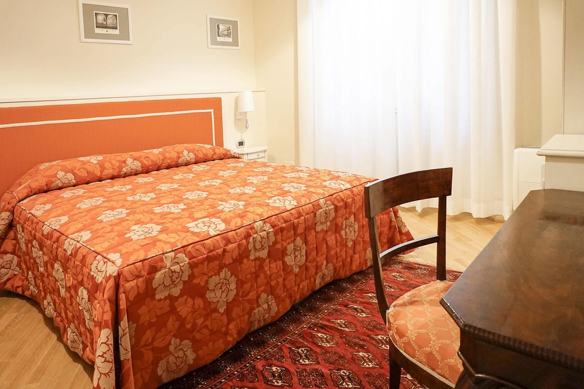 Casa Isolani Luxury Rooms Piazza Maggiore โบโลญญา ภายนอก รูปภาพ