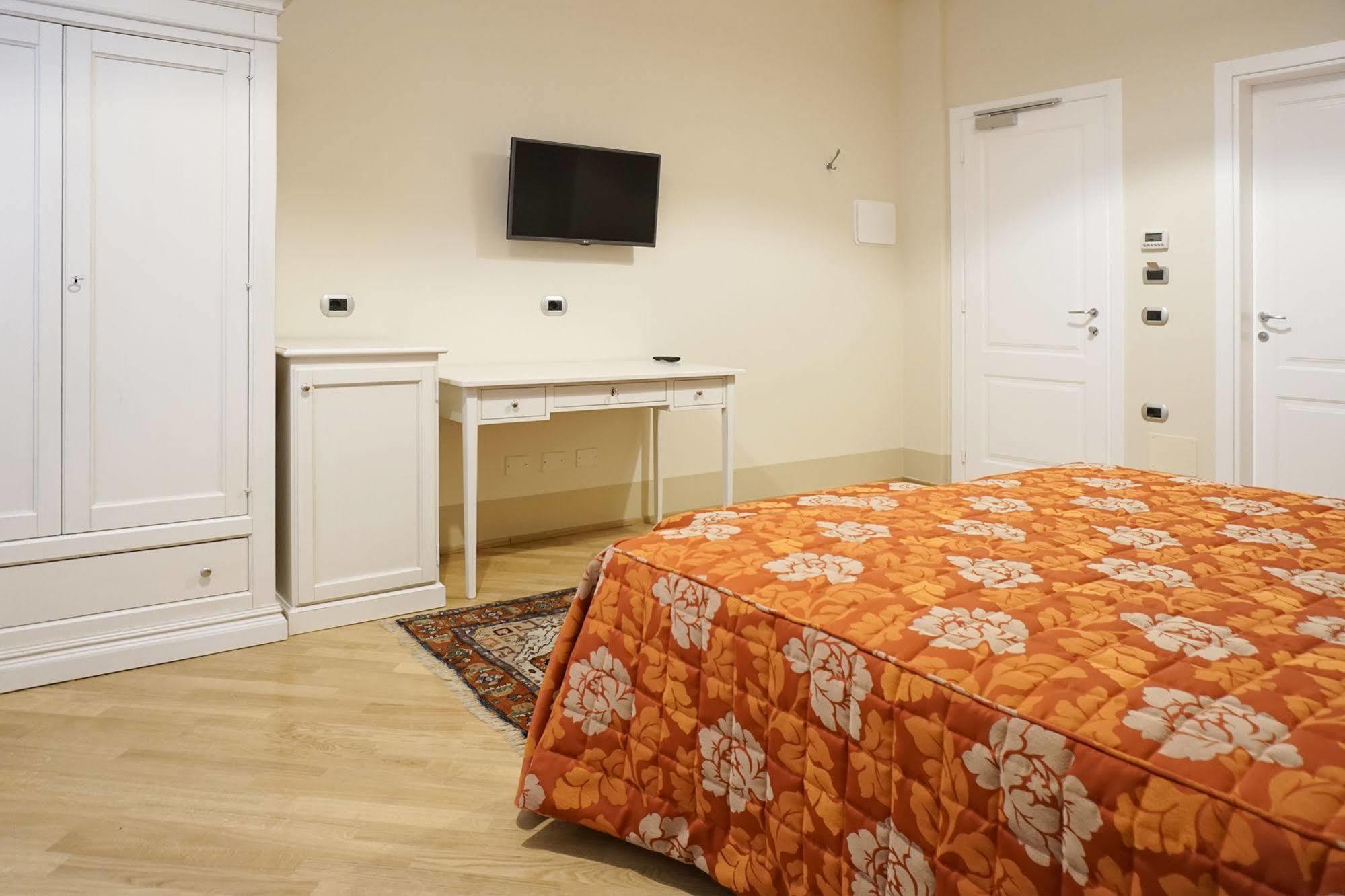 Casa Isolani Luxury Rooms Piazza Maggiore โบโลญญา ภายนอก รูปภาพ