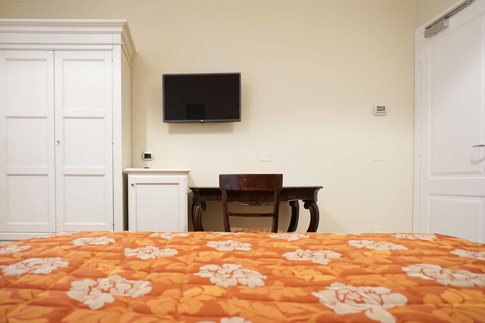 Casa Isolani Luxury Rooms Piazza Maggiore โบโลญญา ภายนอก รูปภาพ